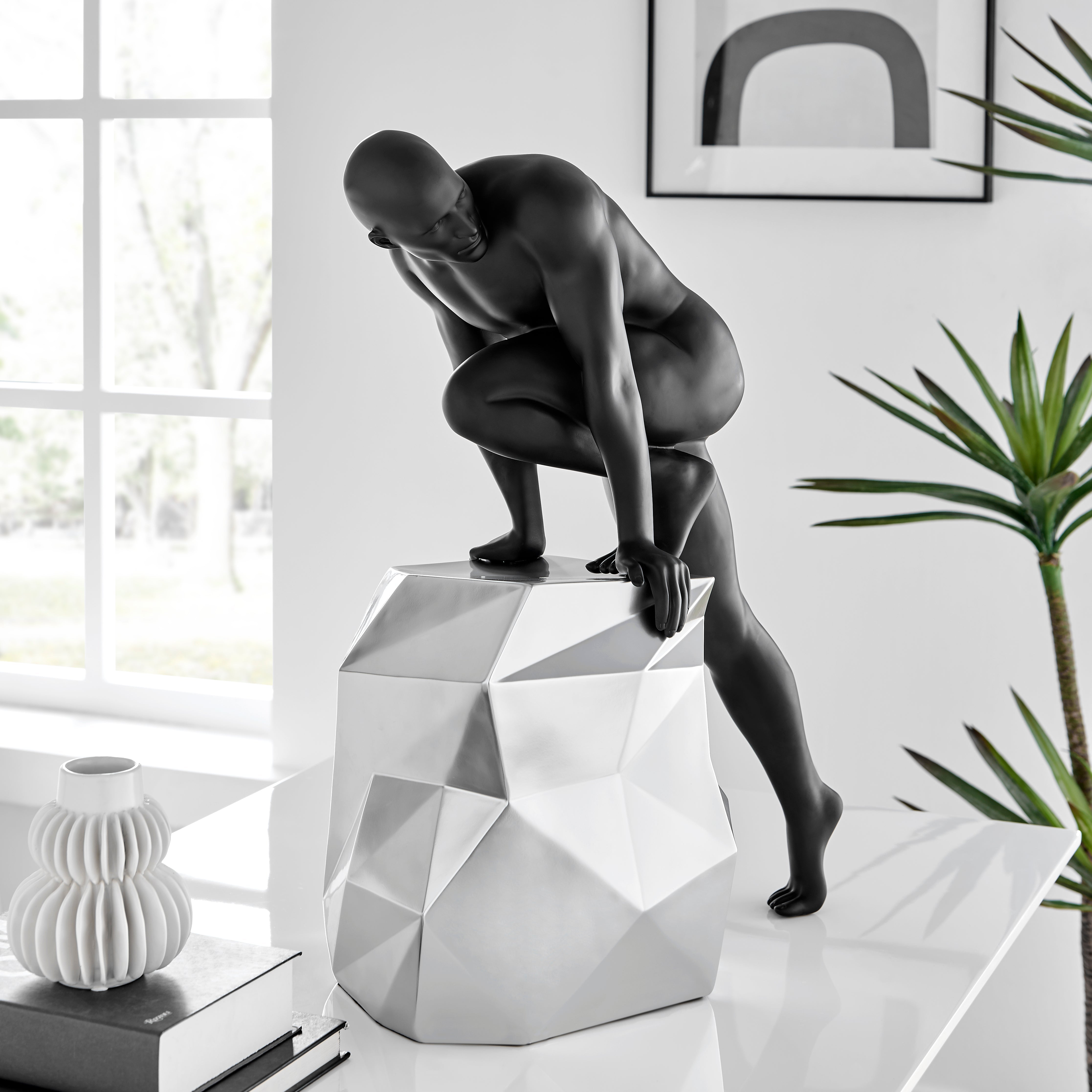 Escultura de hombre sensual // Negro mate y cromo