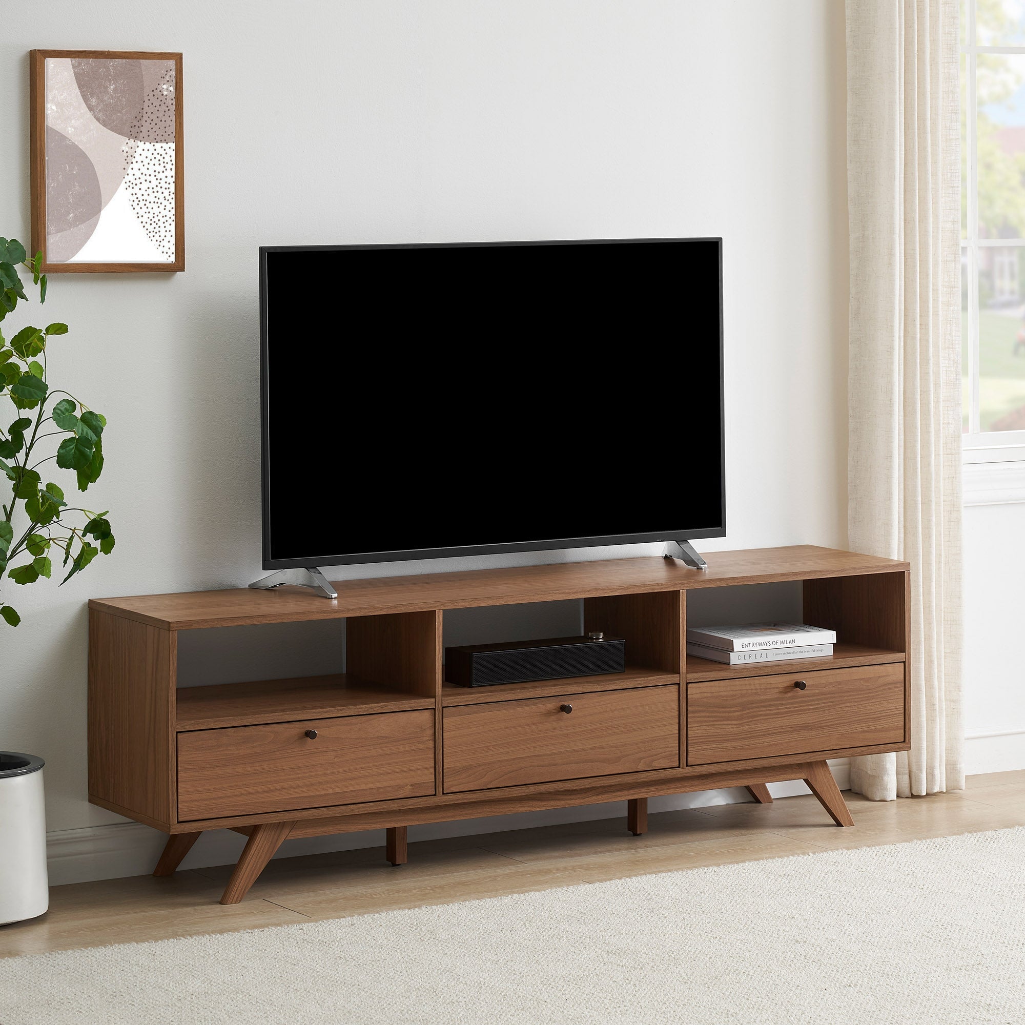 Mueble de TV moderno de tres puertas Kela de mediados de siglo