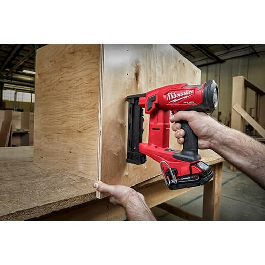 Milwaukee 2749-20 M18 FUEL™ 18 GAUGE 1/4" Narrow Crown Stapler (Tool Only)