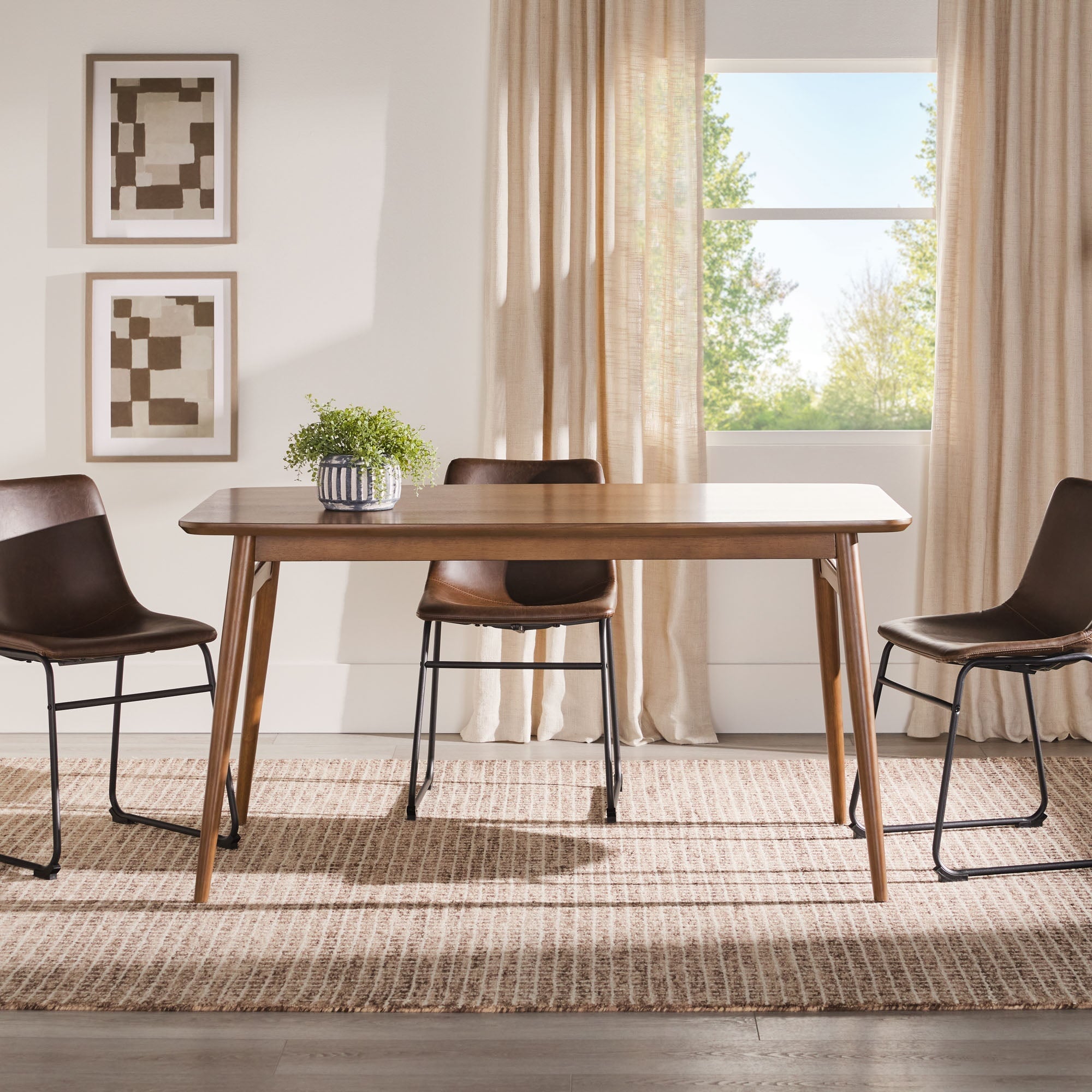 Mesa de comedor moderna de madera Taberu de mediados de siglo