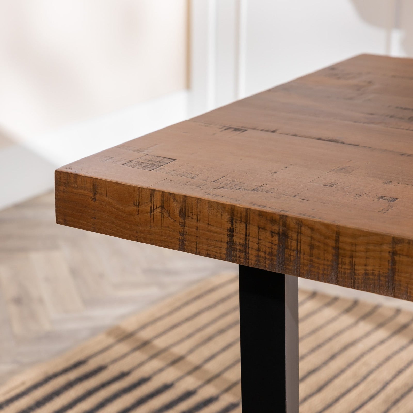 Mesa de comedor de madera envejecida Durango