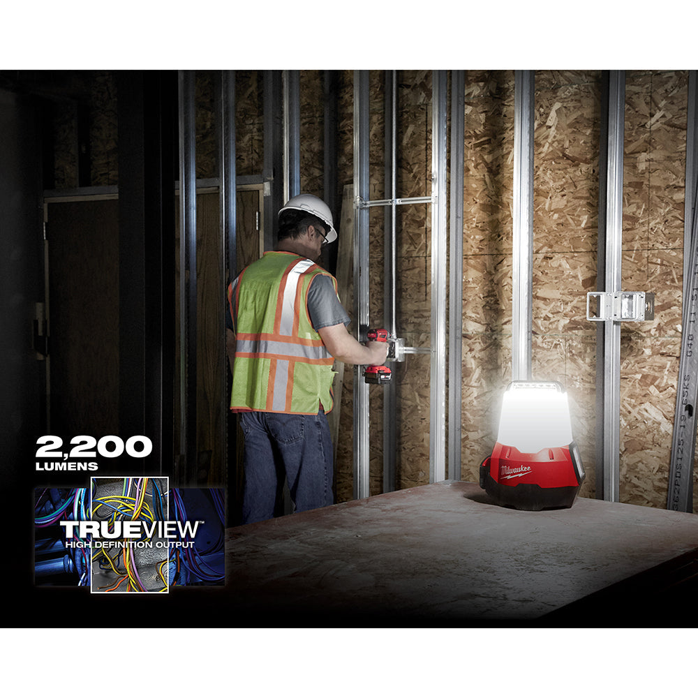 Luz de sitio compacta Milwaukee 2144-20 M18™ RADIUS™ con modo de inundación