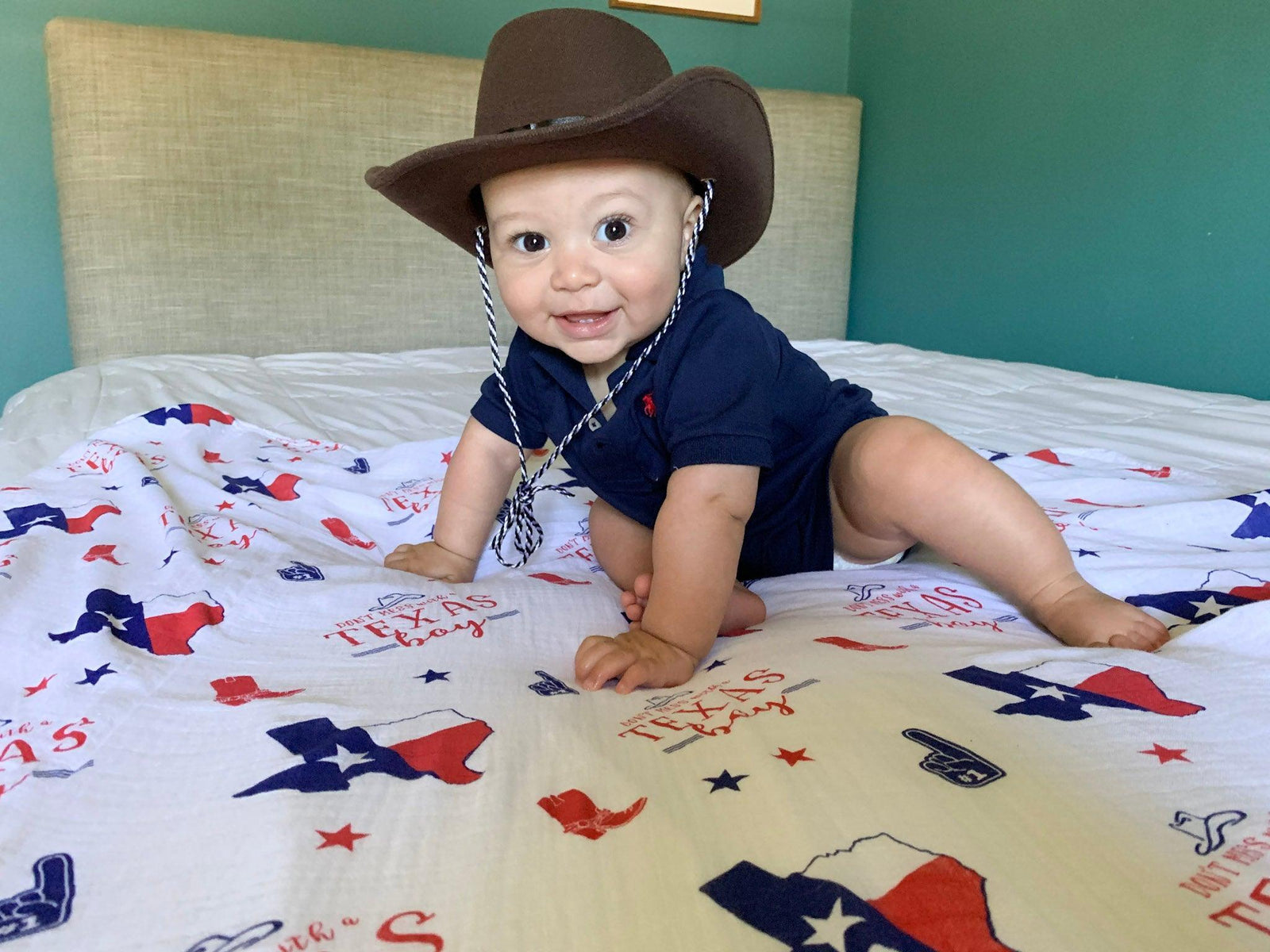 Conjunto de regalo: manta de muselina para envolver al bebé y paño eructador/babero combinados para niño de Texas Baby 