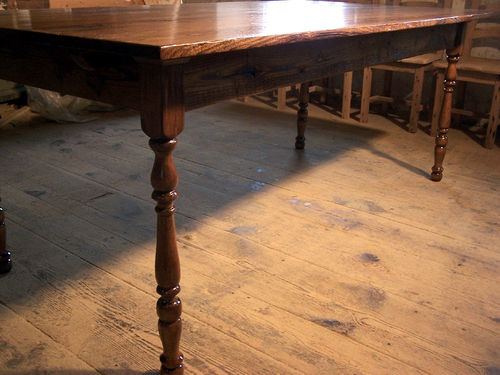 Mesa de castaño, mesa de granja, castaño con gusanos, mesa de comedor de madera, mesa recuperada, mesa con patas torneadas, mesa de comedor antigua, mesa de mediados de siglo