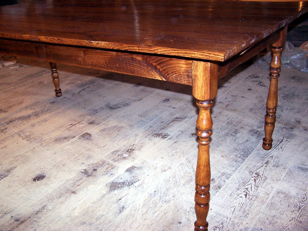 Mesa de castaño, mesa de granja, castaño con gusanos, mesa de comedor de madera, mesa recuperada, mesa con patas torneadas, mesa de comedor antigua, mesa de mediados de siglo