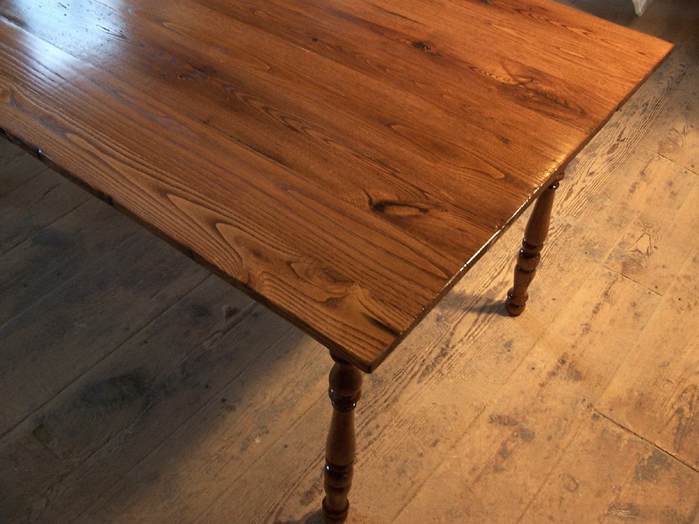 Mesa de castaño, mesa de granja, castaño con gusanos, mesa de comedor de madera, mesa recuperada, mesa con patas torneadas, mesa de comedor antigua, mesa de mediados de siglo