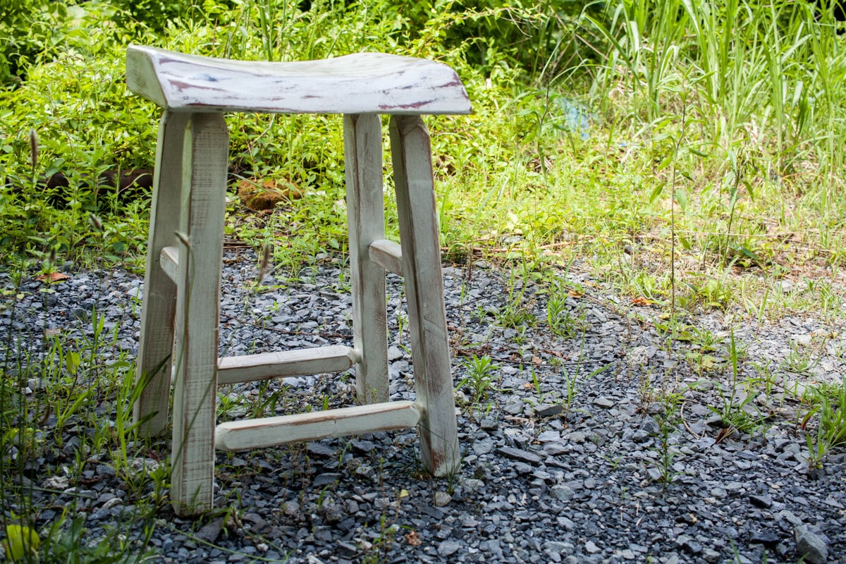 Taburete de altura de mostrador, taburetes de bar, taburete de bar con borde natural, taburete de estilo rústico, taburete sin respaldo, taburete estilo cabaña, muebles envejecidos, taburete de madera