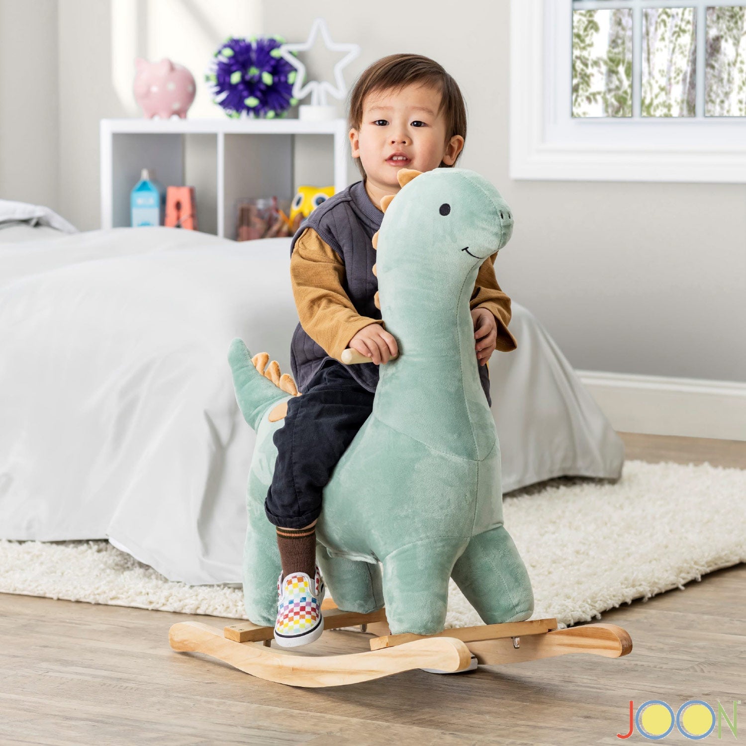 Caballo balancín con forma de dinosaurio para montar Bronty de JOON con efectos de sonido, color verde y marrón