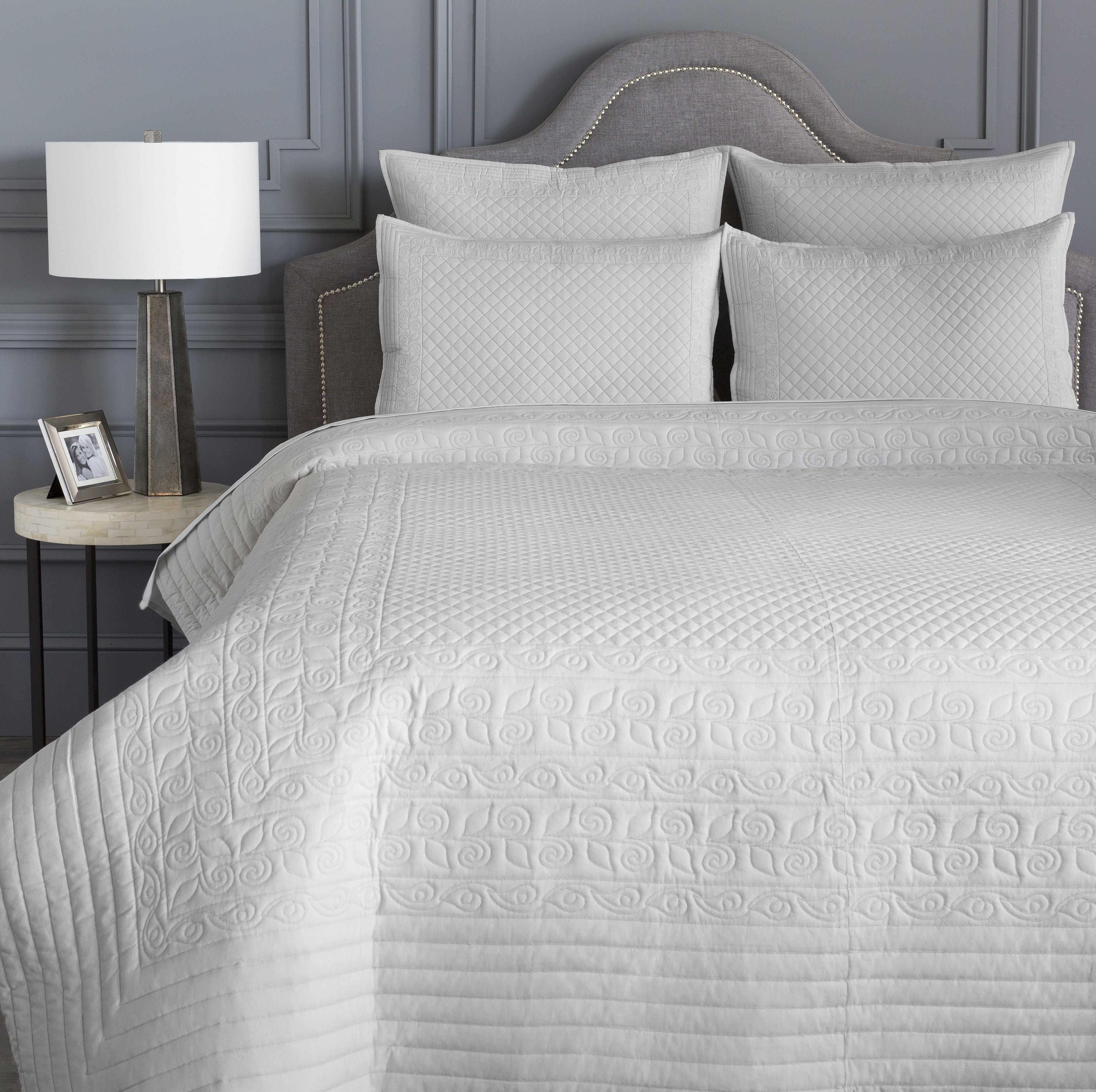 Otok Silver Gray Bedding