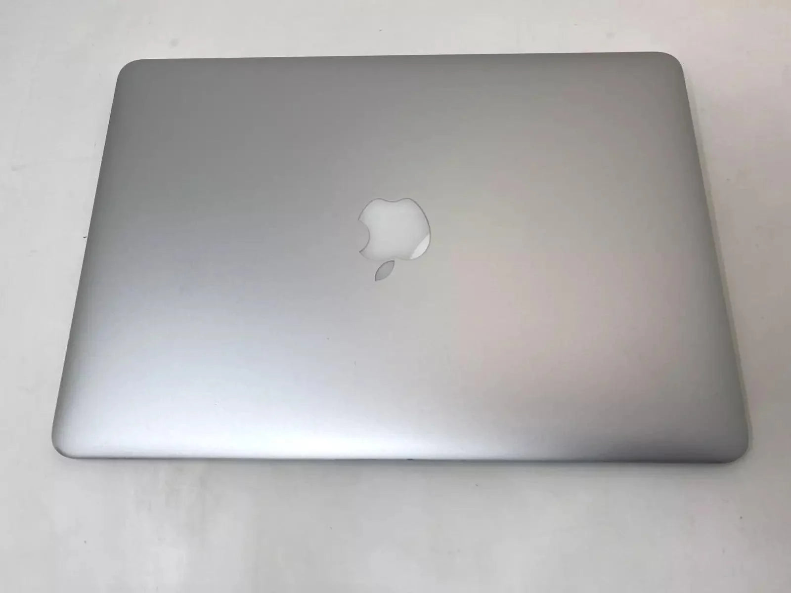 2014 Apple MacBook Air 13-inch i5 1.4GHz – 8GB RAM 256GB SSD Silver