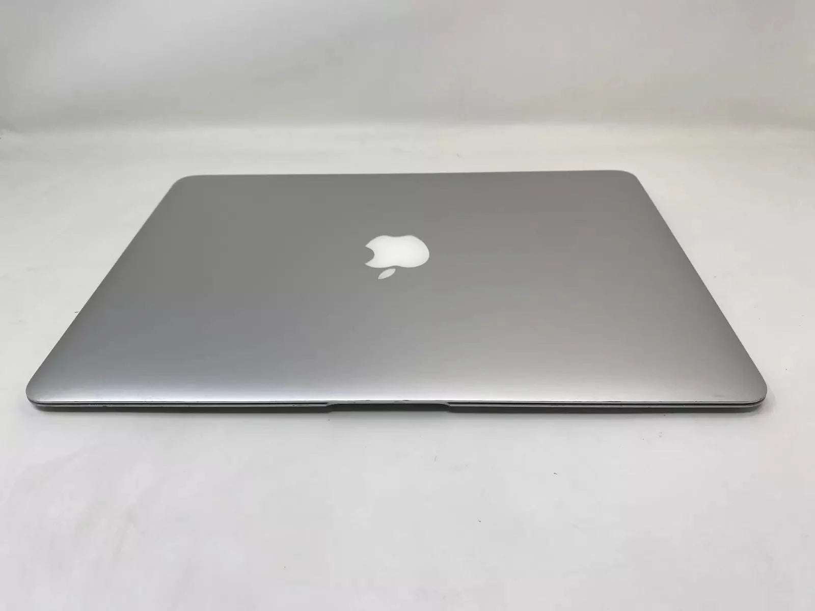 2014 Apple MacBook Air 13-inch i5 1.4GHz – 8GB RAM 256GB SSD Silver